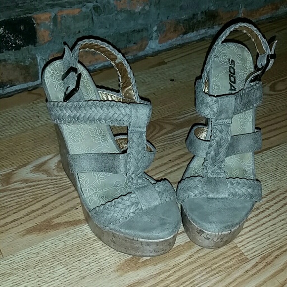 Soda Shoes - Soda Wedge sz 9